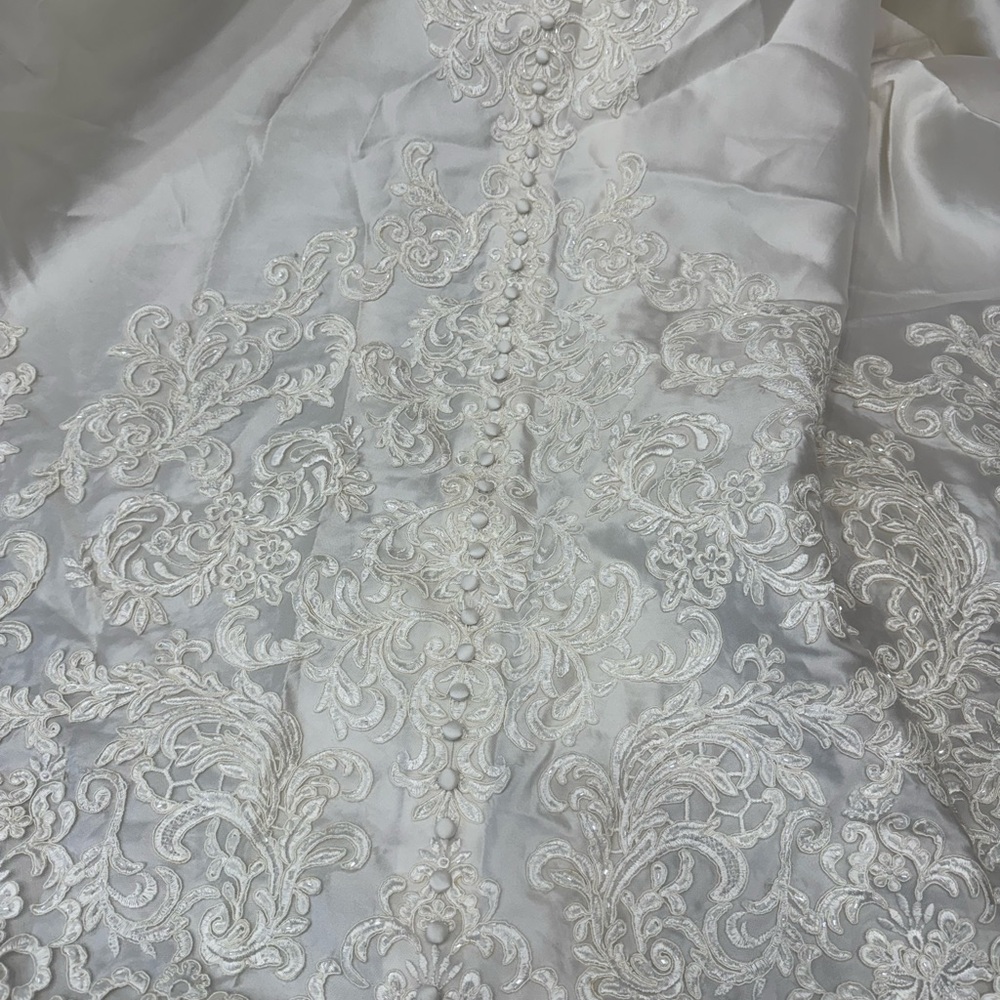 Elegant White wedding dress